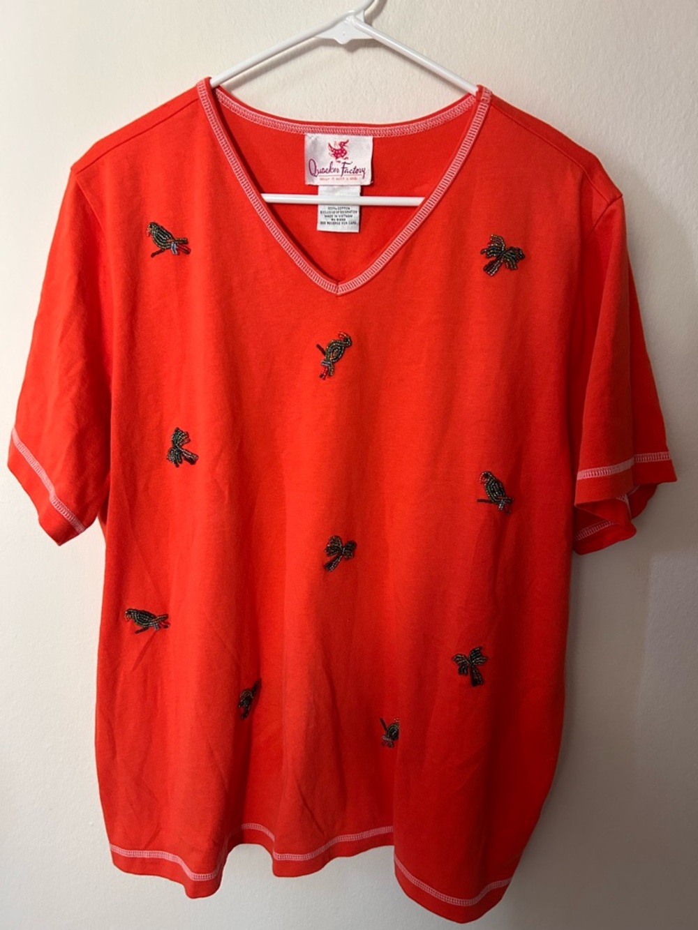 Quacker Factory Red-Orange V-Neck Cotton Tee Beaded Parrots Parakeets Palm Trees